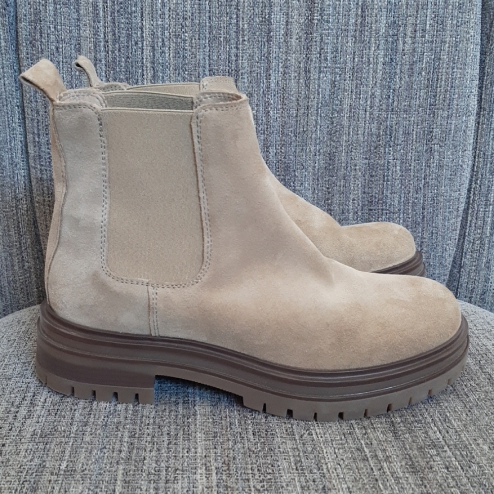Stylish Tan Avellini Chelsea Suede Leather Boots